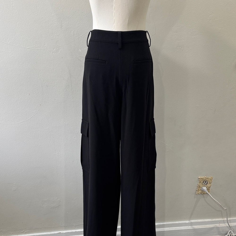 NWT Theory Black Wide Leg ‘Admiral’ Crepe Cargo Pants - Size 8 - Picture 8 of 12